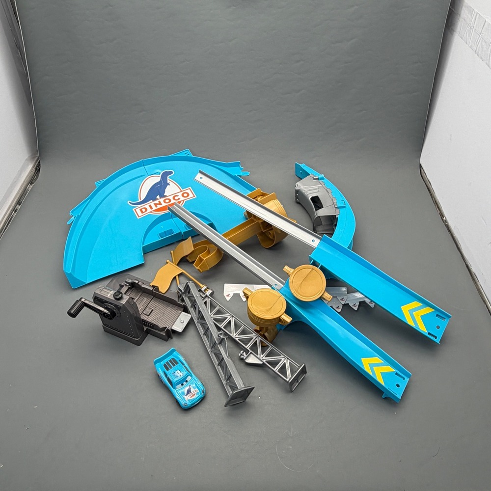 Disney Pixar Cars Stunt Racers Dinoco Stunt Show Playset Y1329 Mattel
